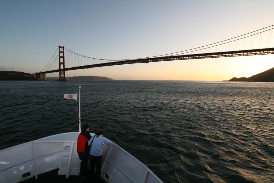 San Francisco: California Sunset Cruise (2-hours) - How the Onboard Experience Feels: Seating, Movement, and the Bar Options
