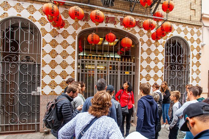 San Francisco Chinatown Walking Tour - Golden Gate Fortune Cookies Co: watching the cookies get made