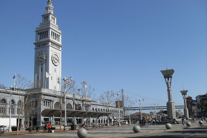 San Francisco E-Bike Tour: City Highlights - Mission murals and Dolores Park: art on the walls, space in the sky