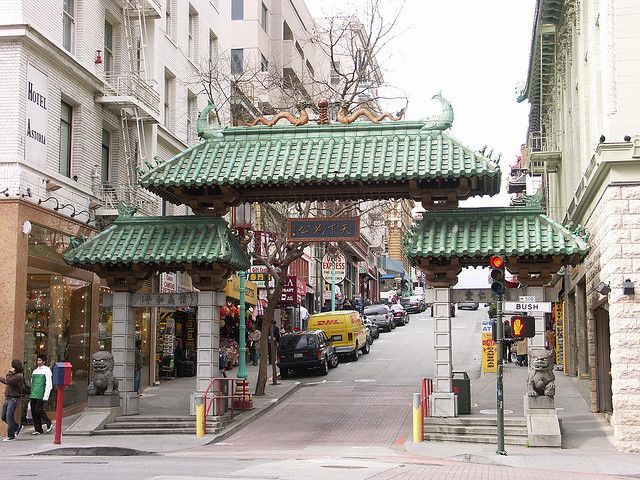 San Francisco: Food Walking Tour of Chinatown & North Beach - Starting at the Chinatown Gate, when the neighborhood feels like a story