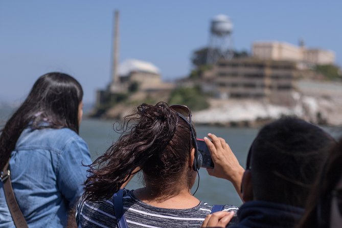 San Francisco: Golden Gate Bay Cruise (60 Minutes) - Alcatraz from the water: the quick close-up you came for