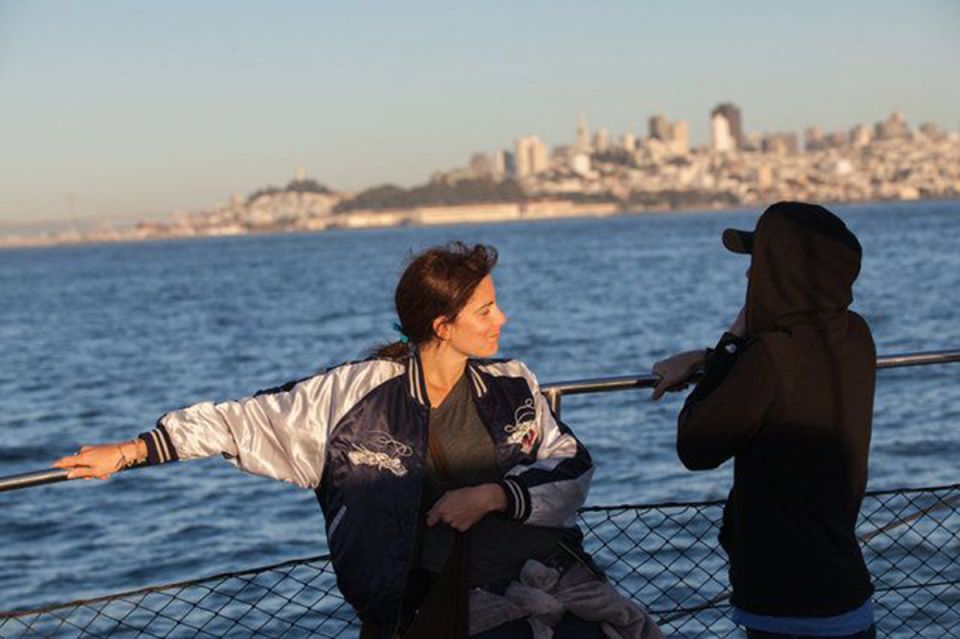 San Francisco: Golden Gate Bridge Catamaran Cruise - Snacks, drinks, and the photo help you’ll actually use
