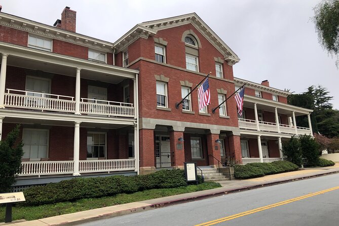San Francisco Presidio Walking Tour - Meeting at the Lodge at the Presidio and how the walk is paced