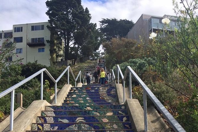 San Francisco Small Group City Highlights and Alcatraz Tour - Alamo Square Painted Ladies and mansions like Mrs. Doubtfire